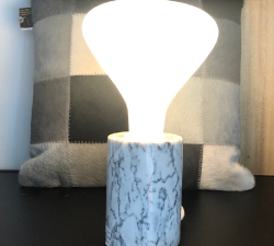 ampoule et socle marbre blanc